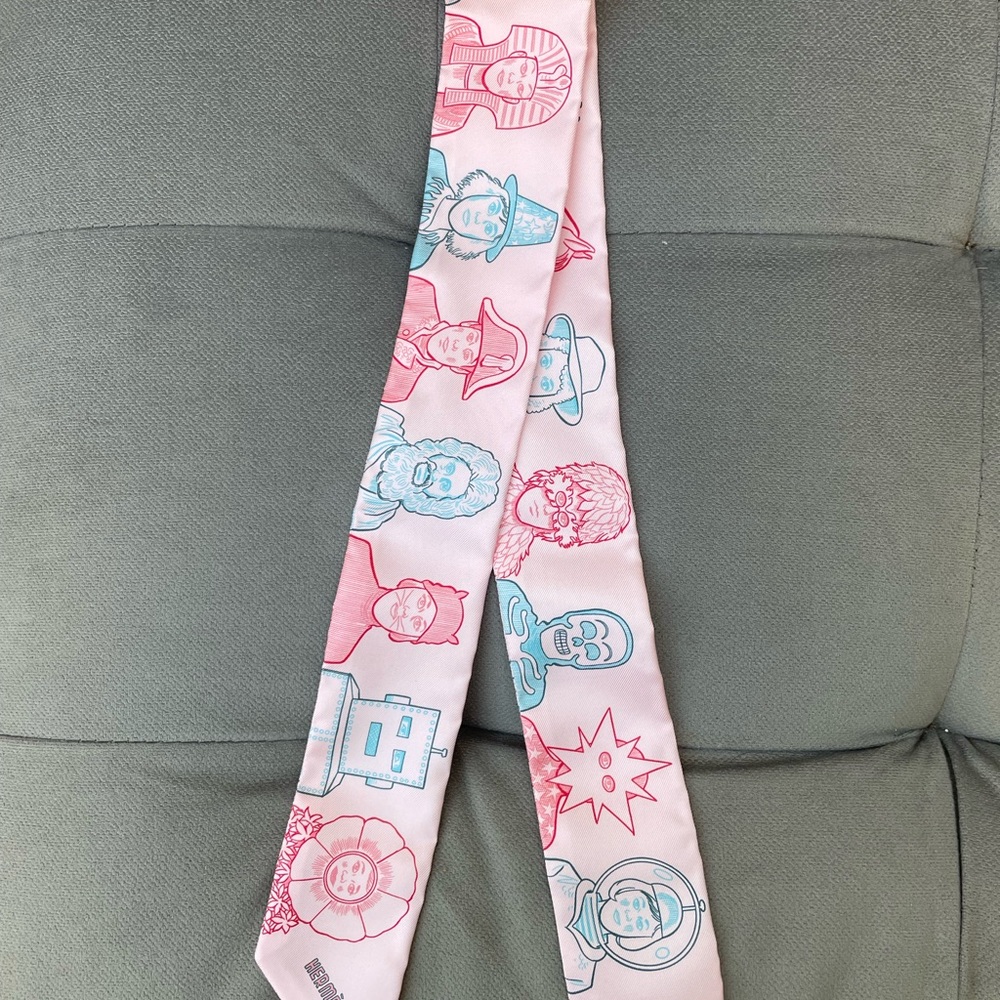 Authentic  Hermes Dresse Code pink twilly NWT